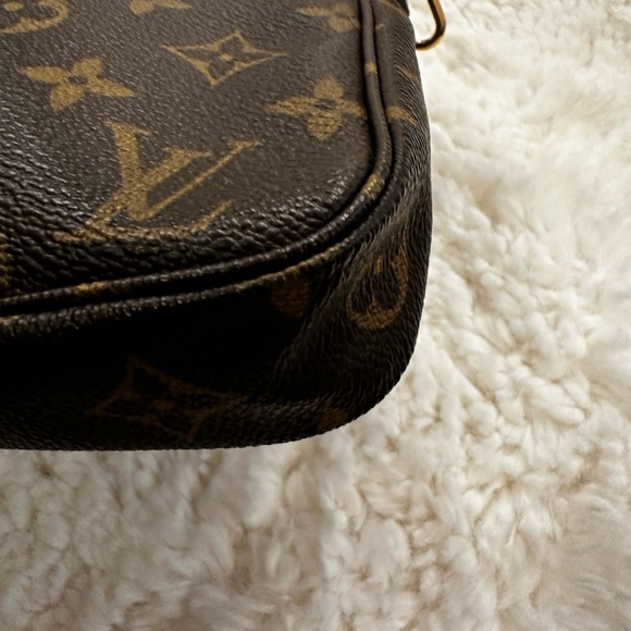 Louis Vuitton Pochette - Picture 15 of 15